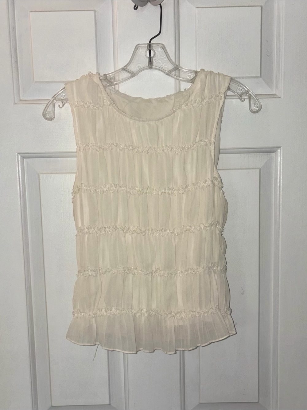 Cream Ruched Sleeveless Blouse Top Stretch
-Size S/M, Unbranded